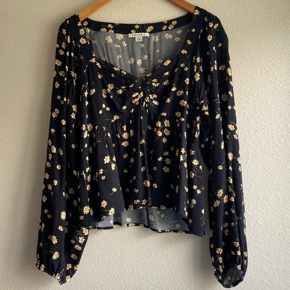 American Eagle: Floral Top - Picture 1 of 2